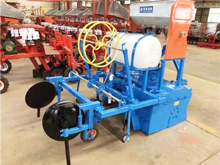 旋耕起壟鋪膜鎮(zhèn)壓施肥滴灌一體機(jī)