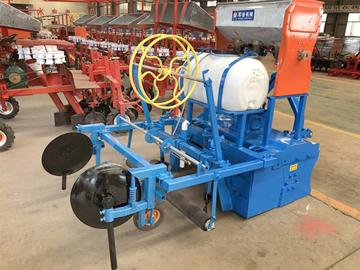 旋耕起壟覆膜施肥打藥地灌一體機(jī)